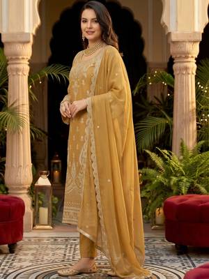 women ethnic motifs embroidered regular thread work kurta with trousers & with dupatta 3