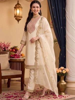 women ethnic motifs embroidered regular kurta with trousers & with dupatta 1
