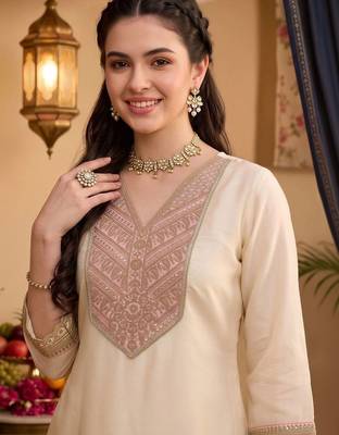 women ethnic motifs embroidered regular kurta with trousers & with dupatta 2