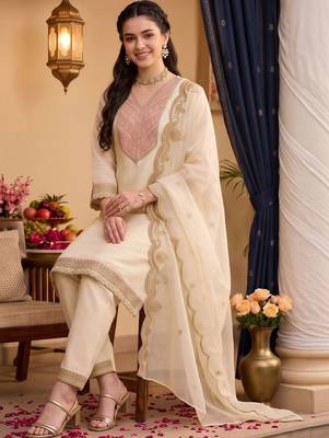 women ethnic motifs embroidered regular kurta with trousers & with dupatta 5