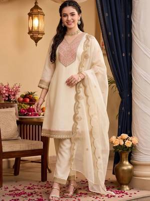 women ethnic motifs embroidered regular kurta with trousers & with dupatta 6
