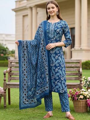 women paisley printed regular thread work cotton kurta with trousers & with dupatta 1