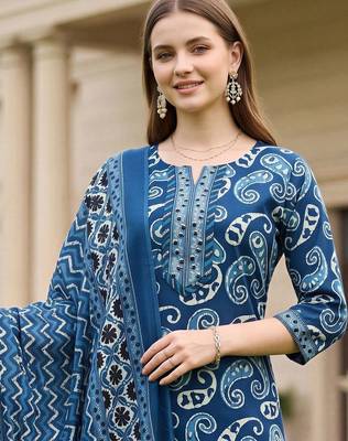 women paisley printed regular thread work cotton kurta with trousers & with dupatta 2