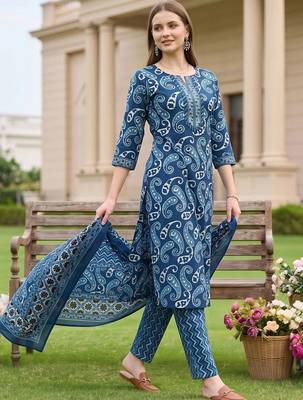 women paisley printed regular thread work cotton kurta with trousers & with dupatta 6