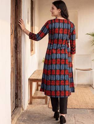 women printed empire cotton kurta with trousers 3