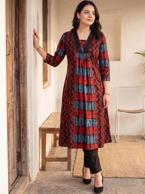 women printed empire cotton kurta with trousers 4