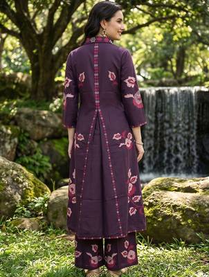women floral printed regular cotton kurta with palazzos 4