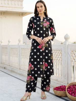 women floral printed regular cotton kurta with trousers 5