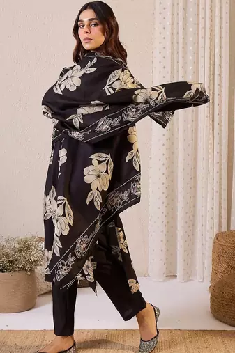 women floral printed regular chanderi silk kurta with trousers & with dupatta