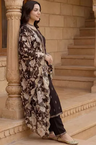 women ethnic motifs embroidered regular thread work kurta with trousers & with dupatta