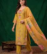 women floral embroidered regular thread work kurta with trousers & with dupatta