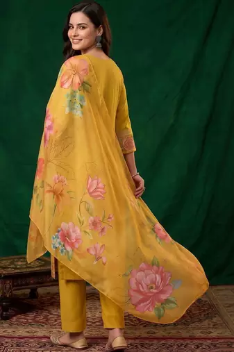 women floral embroidered regular thread work kurta with trousers & with dupatta