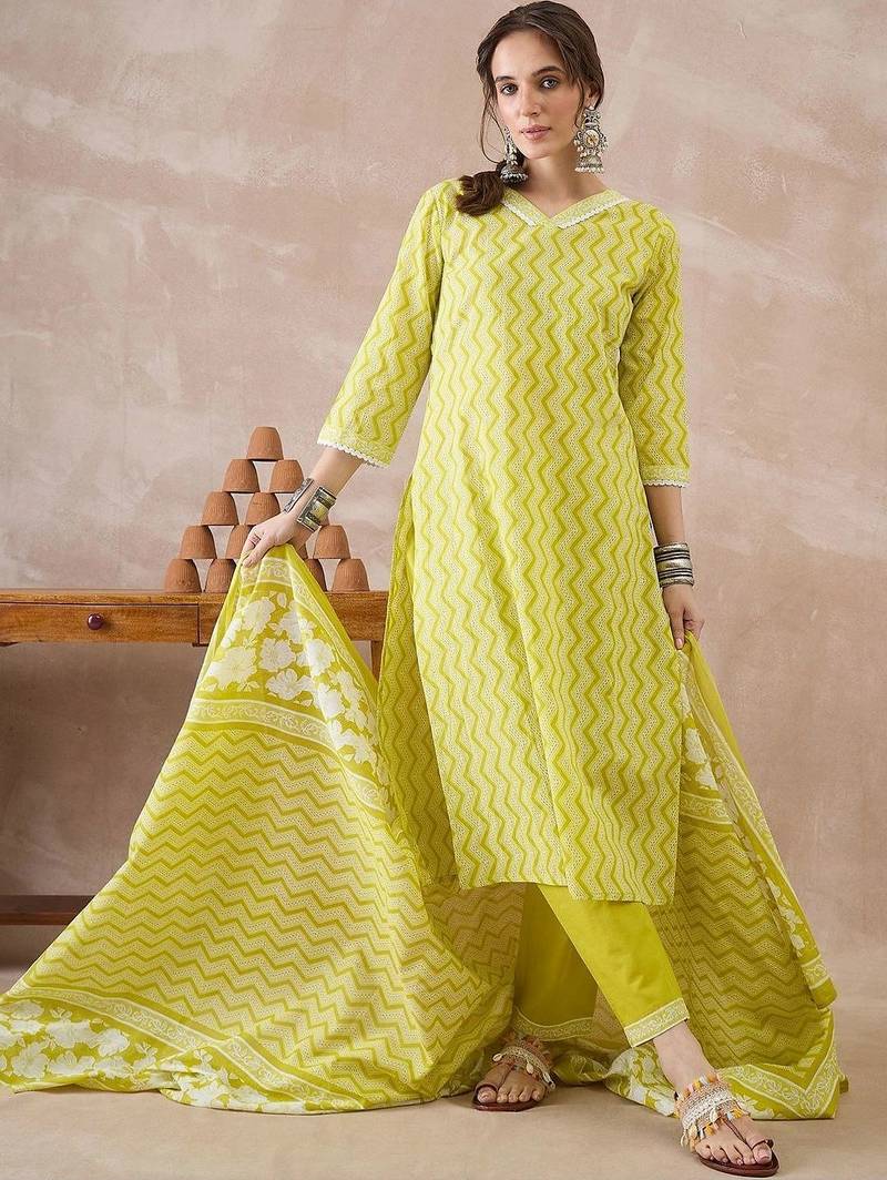 women printed regular cotton kurta with trousers & with dupatta
