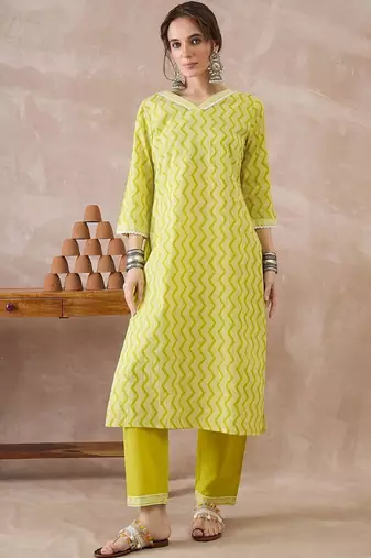 women printed regular cotton kurta with trousers & with dupatta