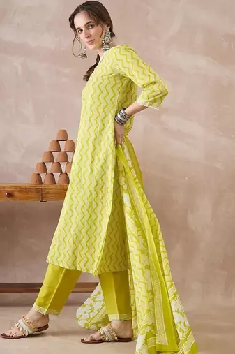 women printed regular cotton kurta with trousers & with dupatta