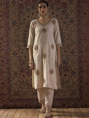 women ethnic motifs embroidered regular thread work liva kurta with trousers 1