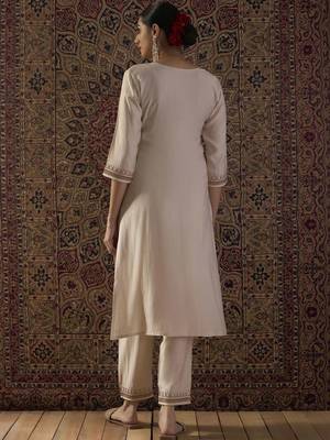 women ethnic motifs embroidered regular thread work liva kurta with trousers 7
