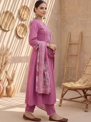 women ethnic motifs embroidered regular thread work cotton kurta with trousers & with dupatta 3