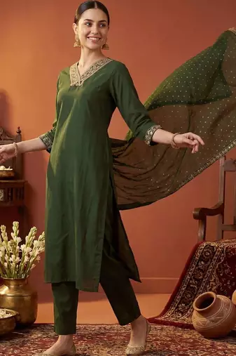 women ethnic motifs embroidered regular kurta with trousers & with dupatta
