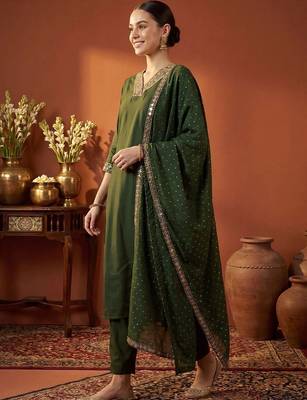 women ethnic motifs embroidered regular kurta with trousers & with dupatta 3
