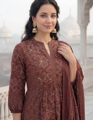women ethnic motifs printed regular cotton kurta with trousers & with dupatta 2