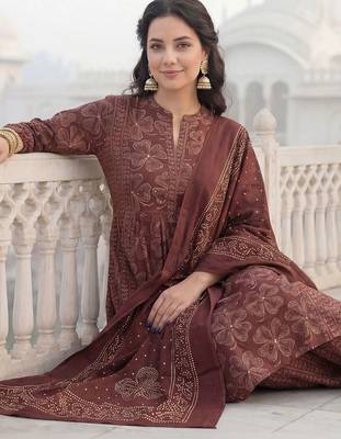 women ethnic motifs printed regular cotton kurta with trousers & with dupatta 5