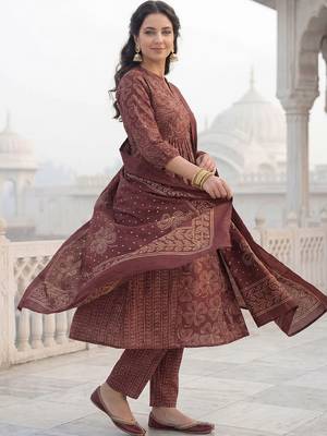 women ethnic motifs printed regular cotton kurta with trousers & with dupatta 6