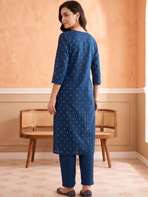 women ethnic motifs printed regular cotton kurta with trousers & with dupatta 4