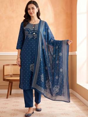 women ethnic motifs printed regular cotton kurta with trousers & with dupatta 6
