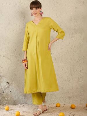 women regular kurta with trousers 1
