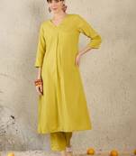 women regular kurta with trousers