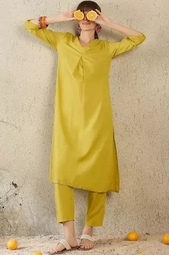 women regular kurta with trousers