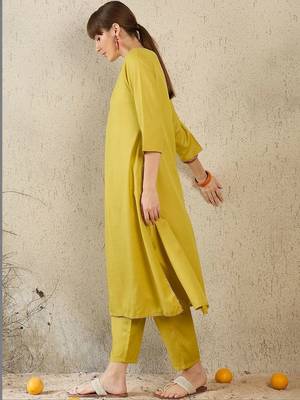 women regular kurta with trousers 6