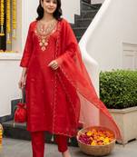 women ethnic motifs embroidered regular kurta with trousers & with dupatta