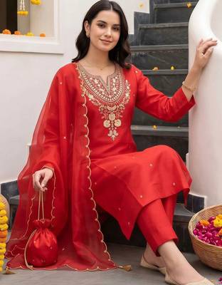 women ethnic motifs embroidered regular kurta with trousers & with dupatta 5