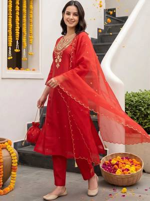 women ethnic motifs embroidered regular kurta with trousers & with dupatta 6