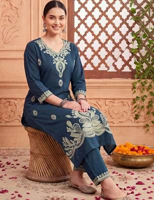 women ethnic motifs embroidered regular thread work cotton kurta with trousers 5