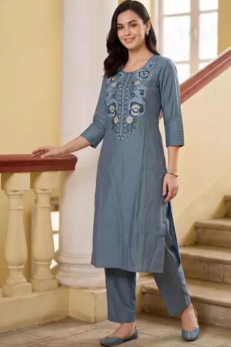 women floral embroidered regular thread work kurta with trousers
