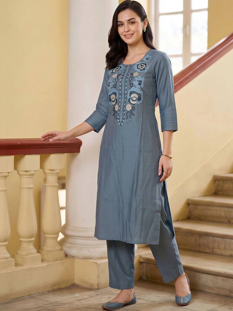women floral embroidered regular thread work kurta with trousers