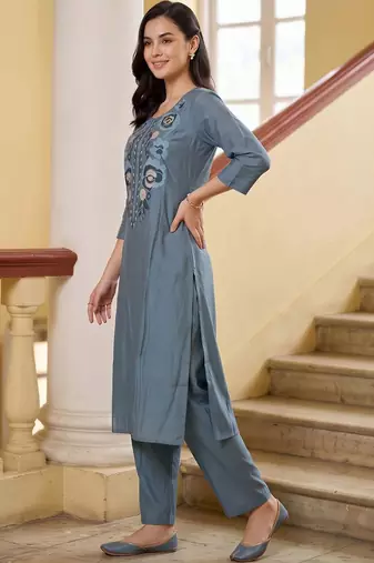 women floral embroidered regular thread work kurta with trousers