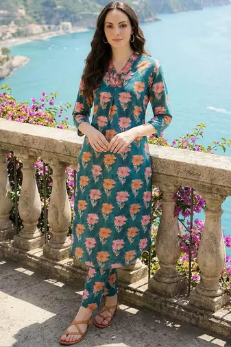 women floral printed regular cotton kurta with trousers