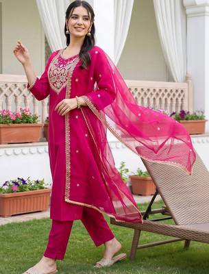 women ethnic motifs embroidered regular kurta with trousers & with dupatta 1