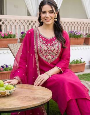 women ethnic motifs embroidered regular kurta with trousers & with dupatta 5