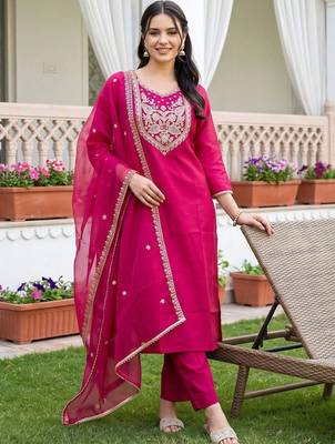 women ethnic motifs embroidered regular kurta with trousers & with dupatta 6