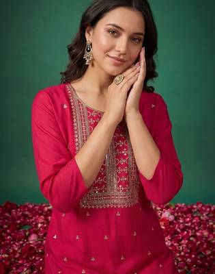 women ethnic motifs embroidered regular thread work kurta with trousers 2