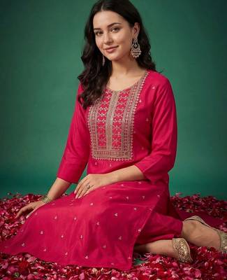 women ethnic motifs embroidered regular thread work kurta with trousers 5