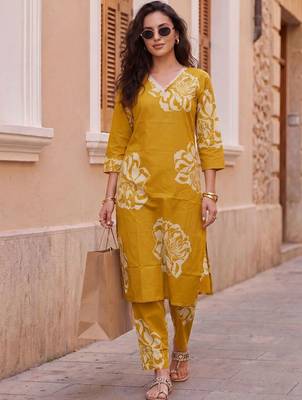 women floral printed regular cotton kurta with trousers 1
