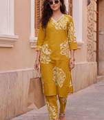 women floral printed regular cotton kurta with trousers