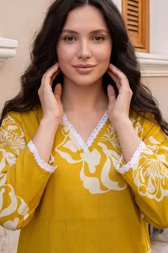 women floral printed regular cotton kurta with trousers