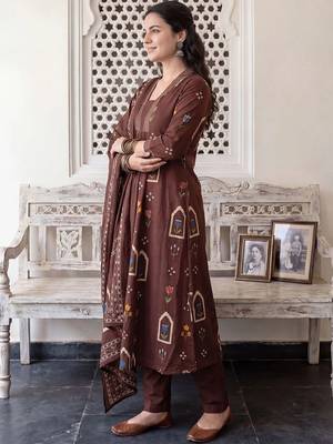 women ethnic motifs printed empire cotton kurta with trousers & with dupatta 4